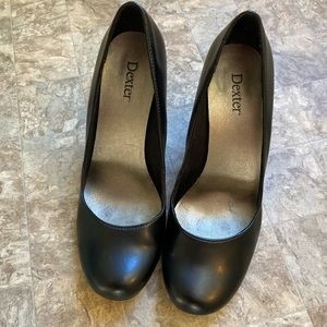 Dexter black pumps. Size 8W. Gently worn in great condition.